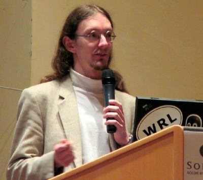Jacek Kopecky presenting