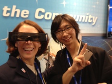 Karen Myers of W3C experiences augmented reality with technology by Taisuke Fukuno, president of jig.jp.