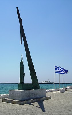 the statue of Pythagoras in Samos