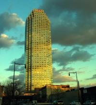 A photo of the Long Island Court Square skyscraper.