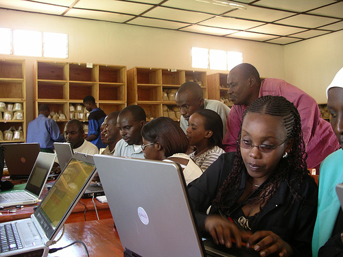 An I.C.T. training session at the Maraba Telecenter