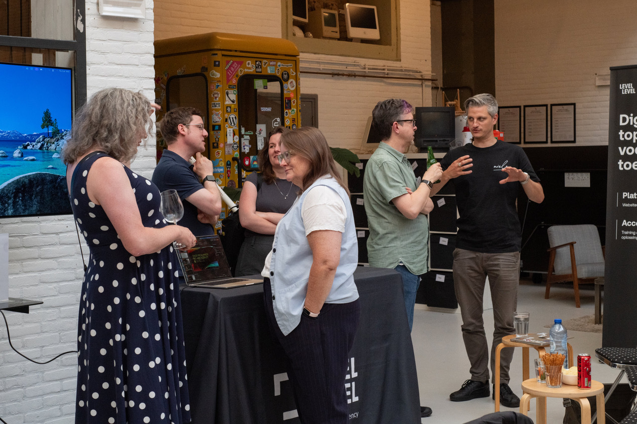 AB members talking to people, from left to right Tess, Hidde, Cyd, Cynthia, Dan and Niels.